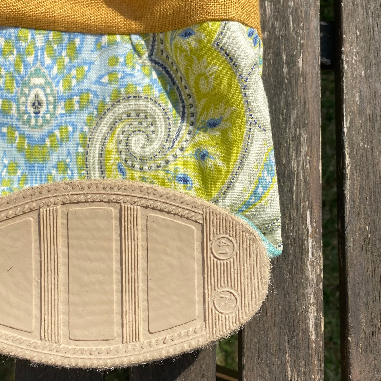 Bolso estampado amarillo con asa de cuero (Ed. Limitada)