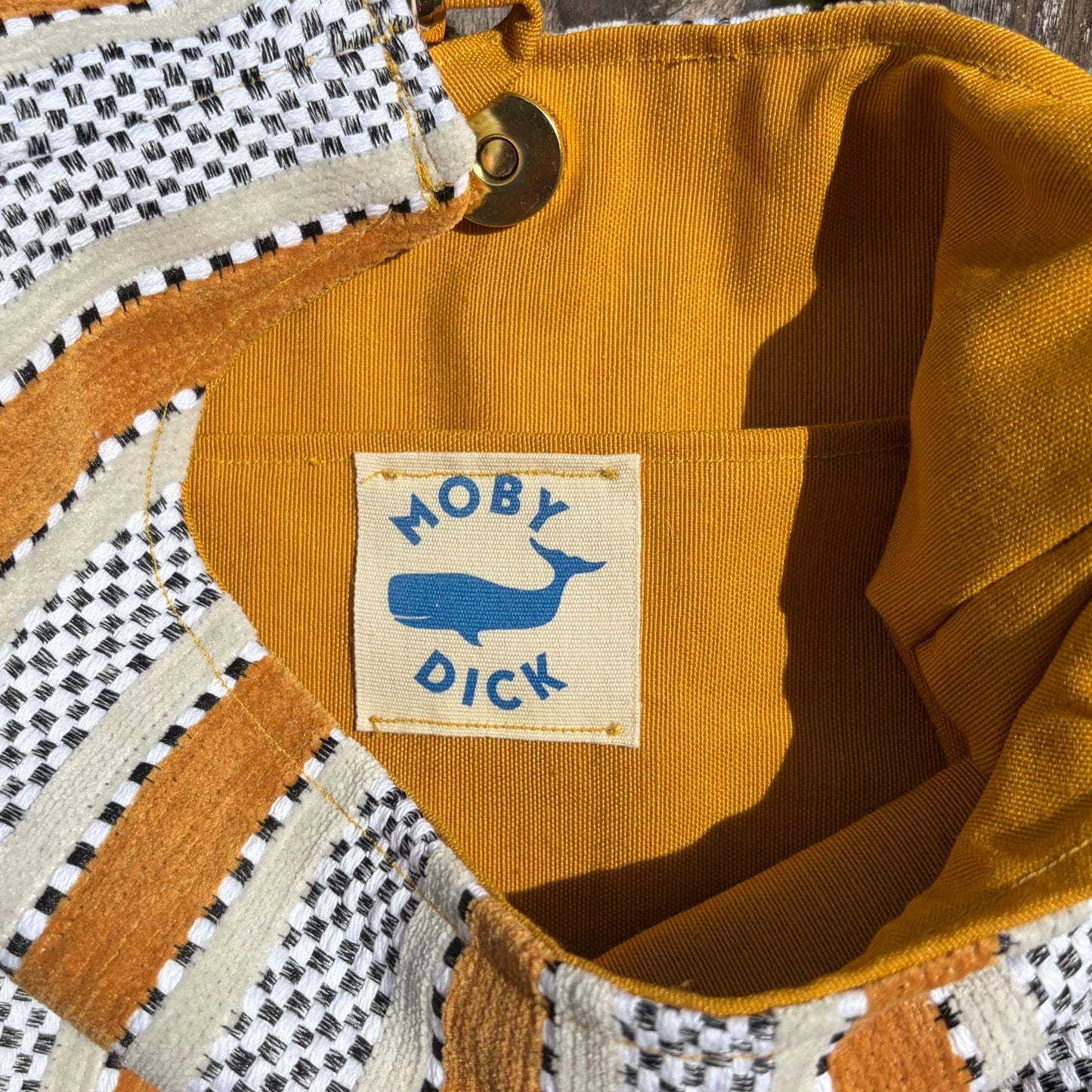 Bolso especial con asa de cuero