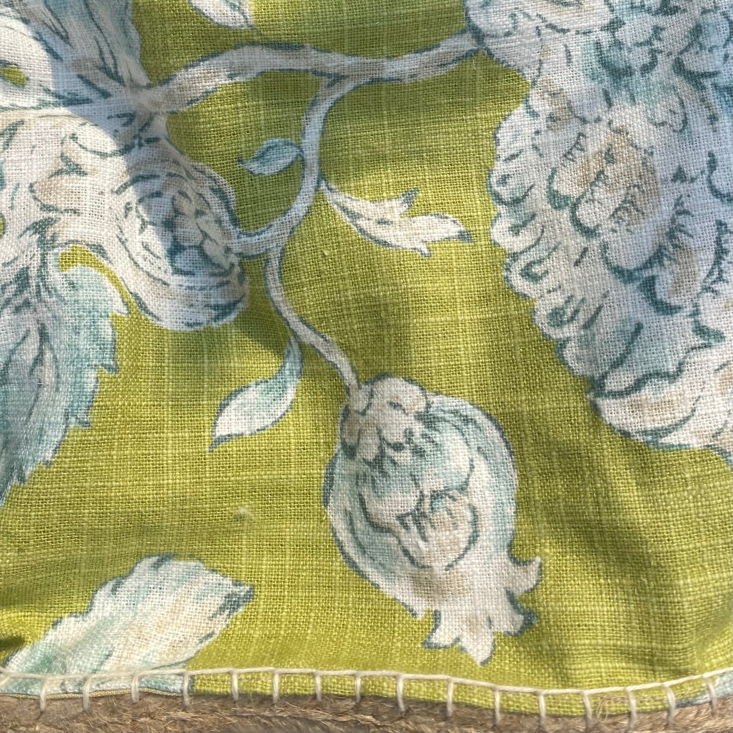 Bolso verde con asa de bambú