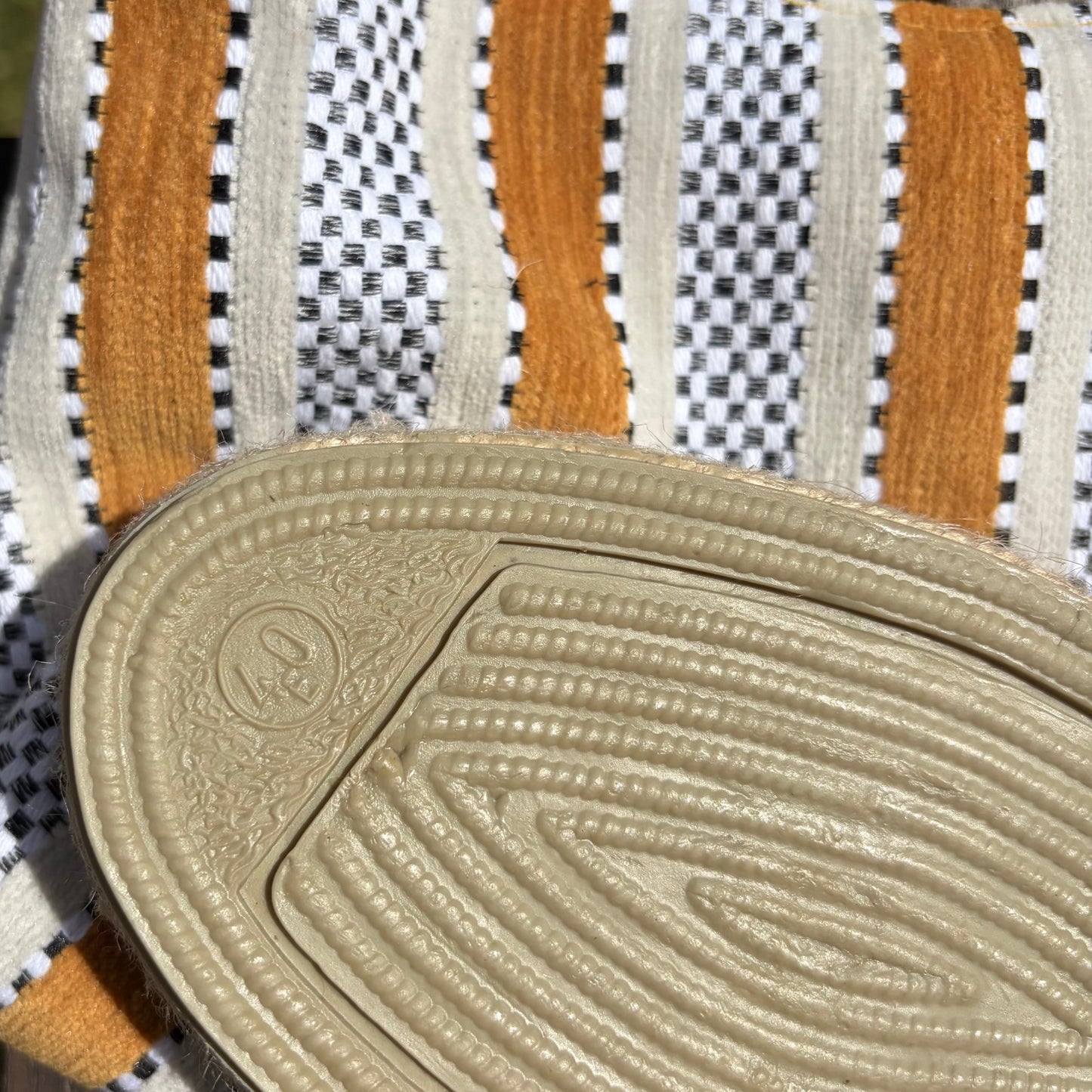Bolso especial con asa de cuero