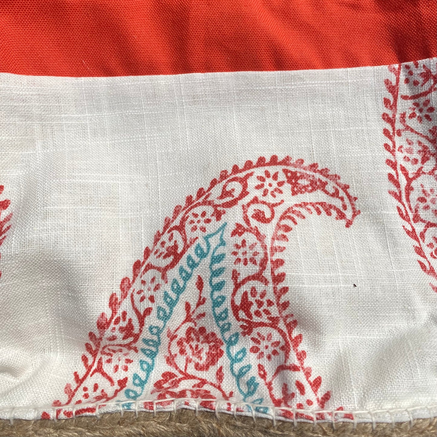 Bolso estampado rojo y blanco con asa de cuero (Ed. Limitada)